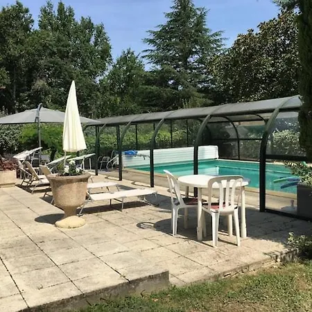 Chez Zelda Et Rebelle *
